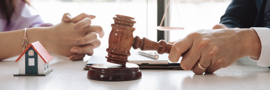 Licytacja komornicza nieruchomości - czy da się ją zatrzymać?