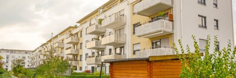 Dowiedz się jak sprzedać mieszkanie zajęte przez komornika